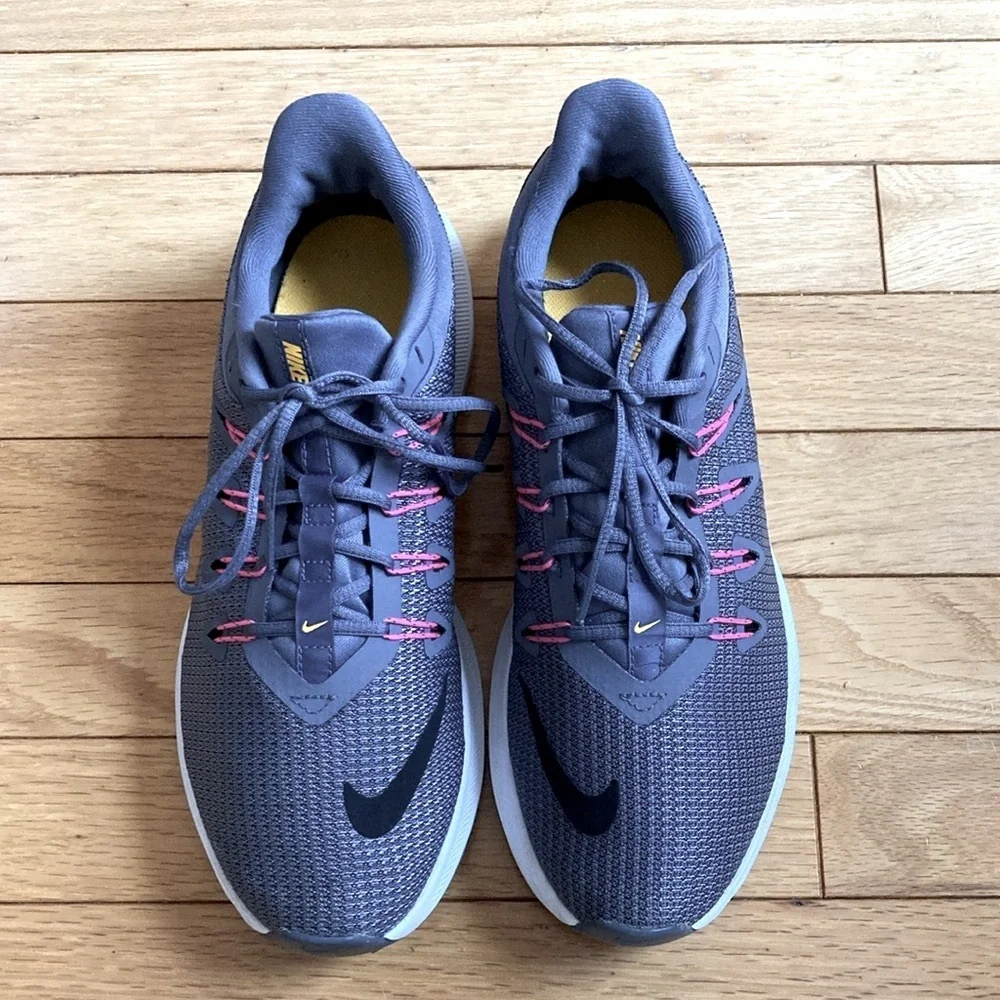NIKE QUEST AA7412-003 Coal &Pink Running Sneakers Size:9 EUC